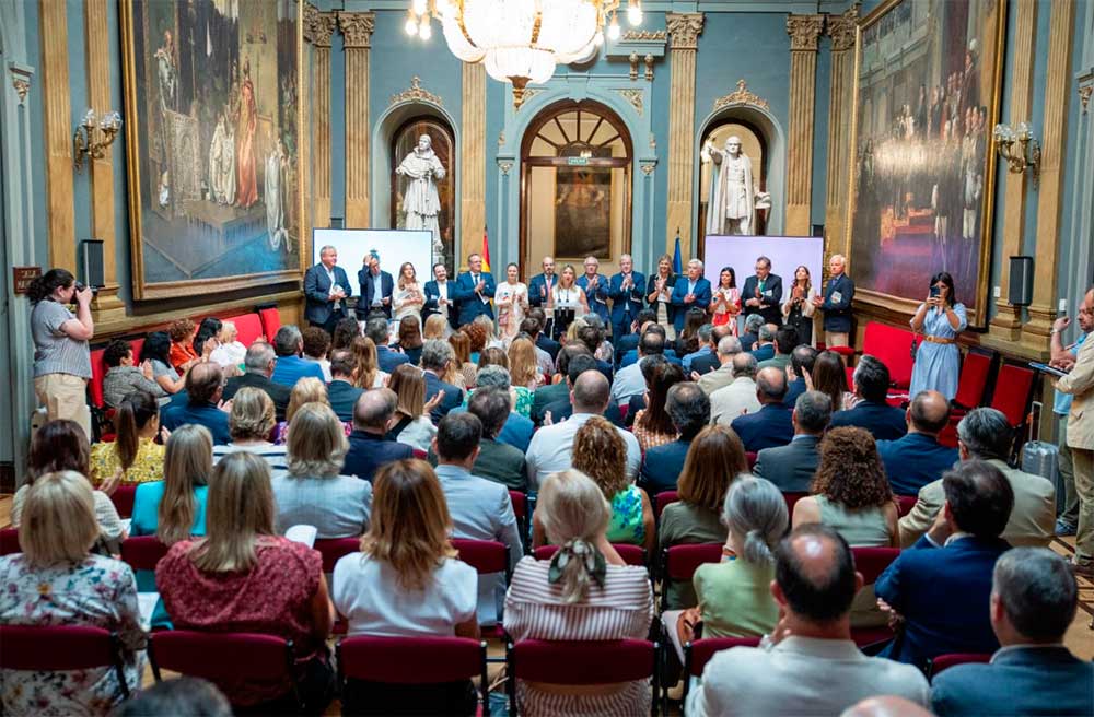 Una oposición democrática es conveniente, oportuna y absolutamente  imprescindible