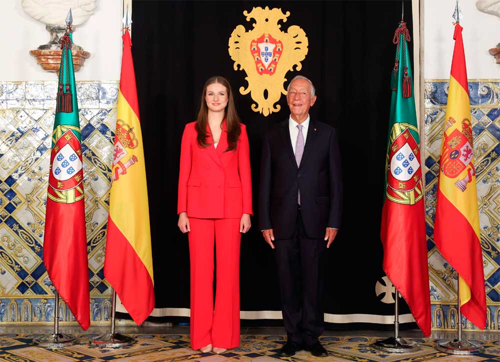 Baño de masas de Leonor conquistando Portugal como futura Reina de España