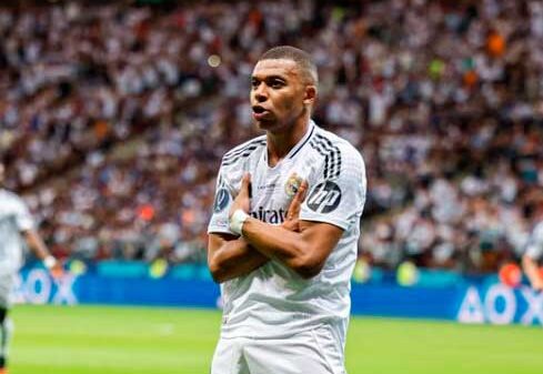 Un golazo de un Mbappé feliz en su estreno con el triunfo del Real Madrid en la Supercopa