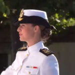 Alférez Borbón Ortiz en la Escuela Naval de Marín en día histórico