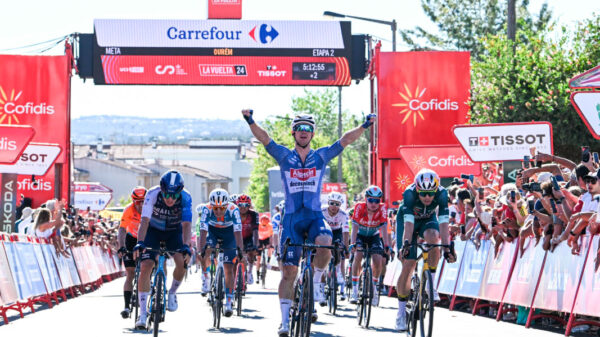 Kaden Groves gana la segunda etapa pero Wout van Aert se viste de rojo por la bonificación Kaden Groves gana la segunda etapa pero Wout van Aert se viste de rojo por la bonificación