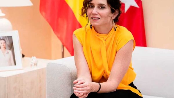 Ayuso advierte a Illa que no puede convertir España en un Estado confederal, plurinacional y asimétrico