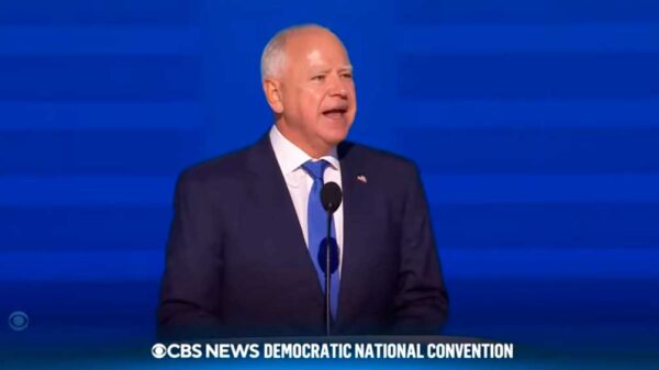 Tim Walz acepta la batalla del voto rural,  Bill Clinton con Kamala, Oprah Winfrey, los padres de rehenes y el policía Aquilino Gonell