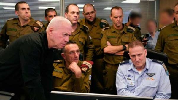 Benjamín Netanyahu y Yoav Gallant, un pulso que inquieta a Biden y Kamala en el momento más crítico Benjamín Netanyahu y Yoav Gallant, un pulso que inquieta a Biden y Kamala en el momento más crítico