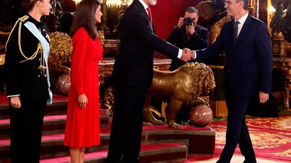 Tensión en el Palacio Real al exigir Maite Araluce a Sánchez una rectificación sobre los presos de ETA Tensión en el Palacio Real al exigir Maite Araluce a Sánchez una rectificación sobre los presos de ETA