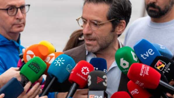 Ciclón de corrupción y Frankenstein a la greña con PSOE frente Sumar en crisis de vivienda Ciclón de corrupción y Frankenstein a la greña con PSOE frente Sumar en crisis de vivienda