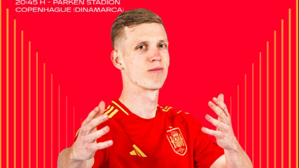 Brian Riemer debuta en el Parken Stadium ante la poderosa Roja constituida por Luis de la Fuente