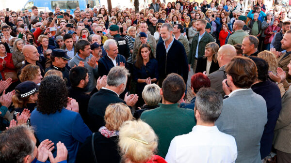 El Rey y la Reina con dolor y esperanza en Chiva, Utiel y Letur tras su primera  visita a Paiporta