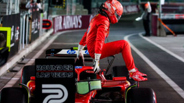 George Russell arrebata la pole a Carlos Sainz por 98 milésimas en Las Vegas