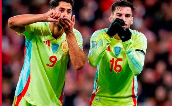 Éxito coral de España frente a Dinamarca con goles de Oyarzabal y  Ayoze, y rol estelar de Dani Olmo