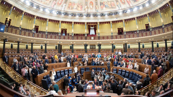 Poder Ejecutivo paralizado con Poder Legislativo amordazado y Poder Judicial amenazado