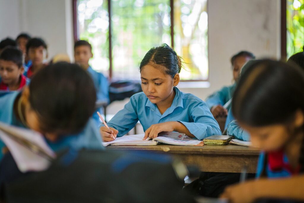 Los conflictos, los desastres naturales y desplazamientos forzados ponen en riesgo la educación de 224 millones de niños y niñas