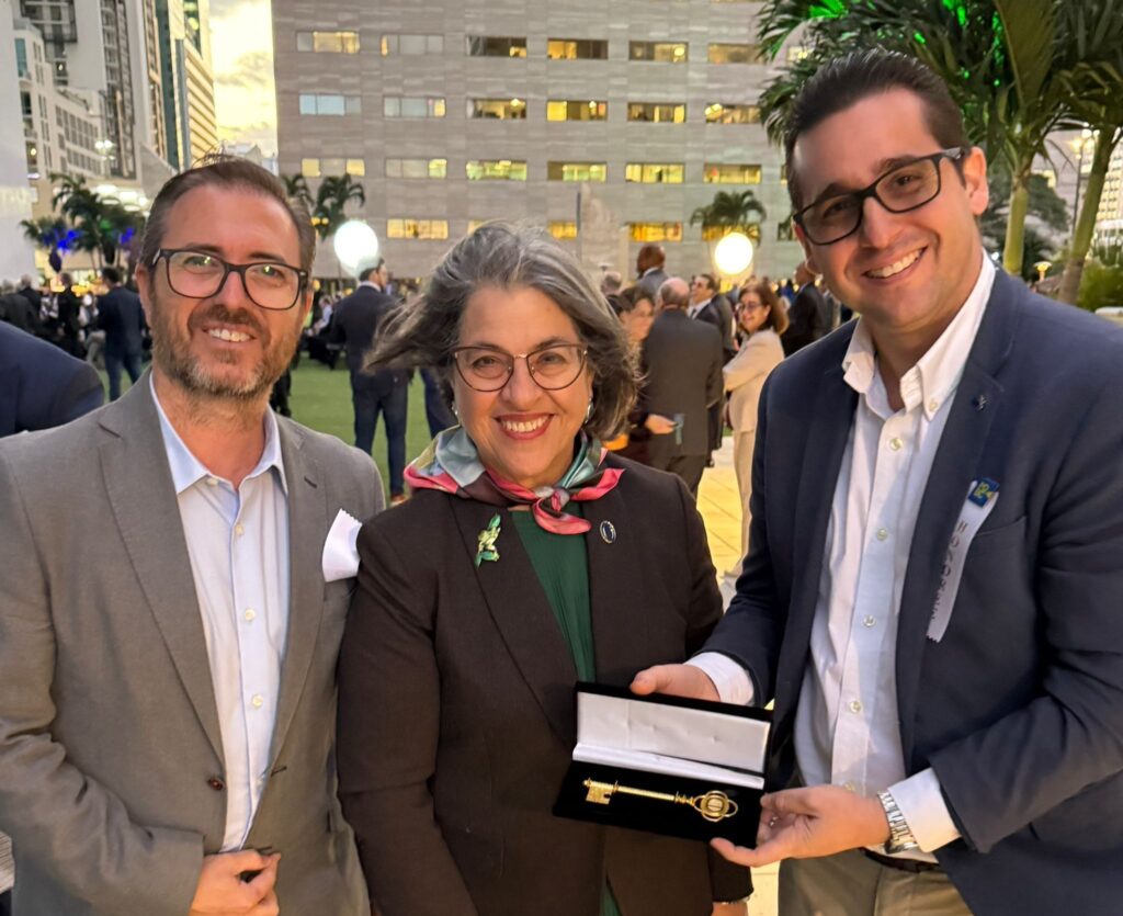 Let ‘s Prototype, la empresa española de creación de productos, recibe las Llaves de Miami-Dade