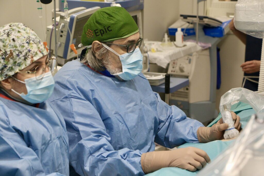 Dr. Ramiro Trillo, jefe del Servicio de Hemodinámica de Policlínica Gipuzkoa: “El cierre de la orejuela previene el embolismo de trombos que se generan en el corazón sin necesidad de recurrir a anticoagulantes”