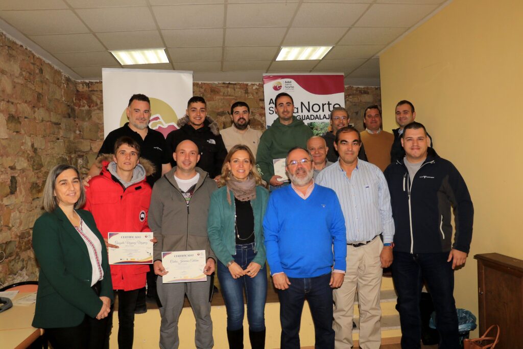 ADEL, con la colaboración de APAG, formó a 17 nuevos pilotos de drones