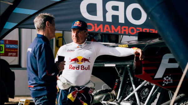 Carlos Sainz sufre una de las grandes decepciones de su vida; la FIA no le deja seguir en el Dakar