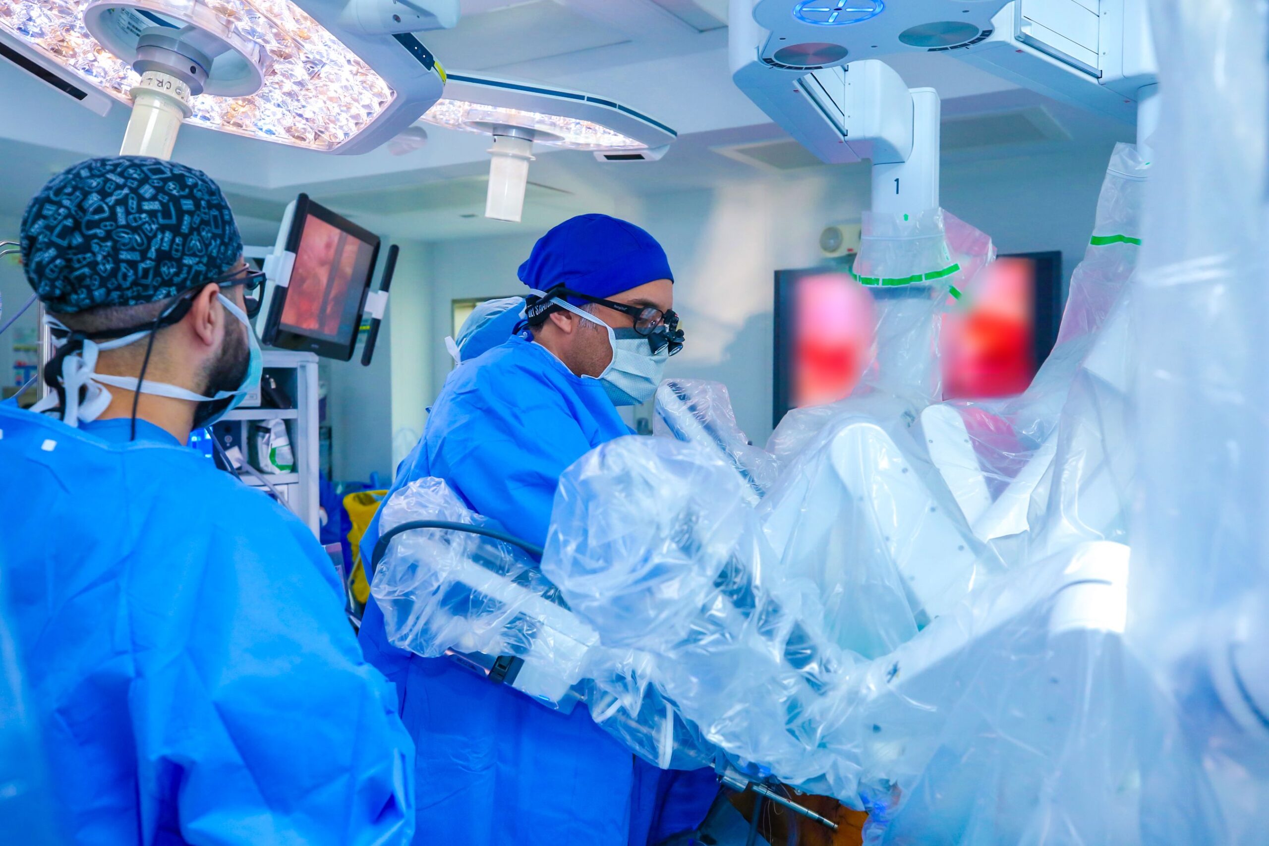 El King Faisal Specialist Hospital & Research Centre realiza el primer trasplante asistido por robot del mundo de un dispositivo de asistencia ventricular