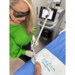 Tecnología de avanzada en el tratamiento de onicomicosis, láser Q-Switched con la Dra. Janeth Arévalo