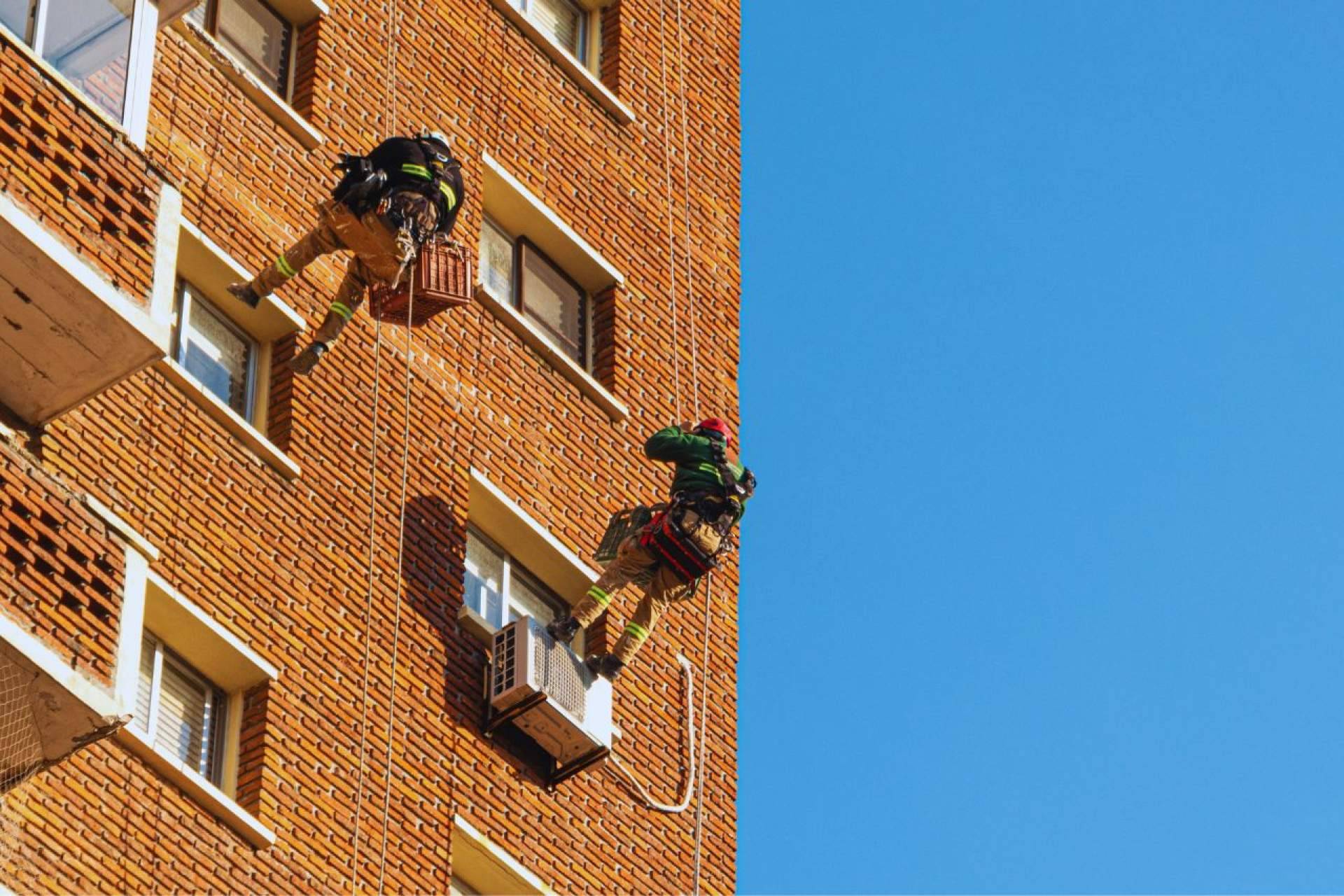 Rehabilitación de edificios modernos; soluciones verticales para espacios urbanos Rehabilitación de edificios modernos; soluciones verticales para espacios urbanos