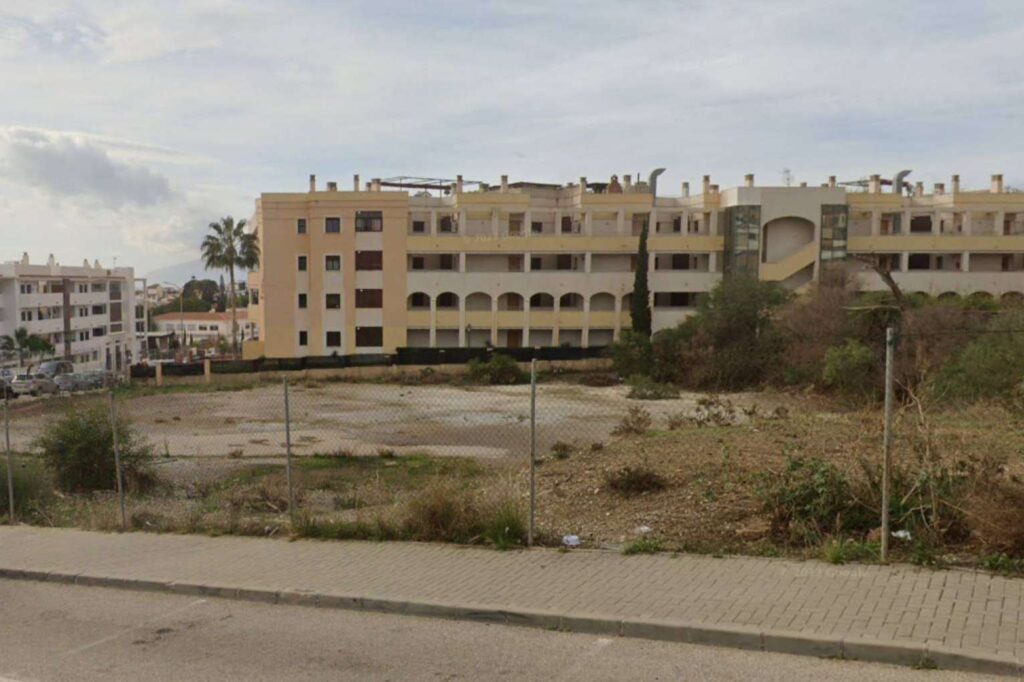 A subasta una parcela de terreno urbano para la construcción de 23 viviendas