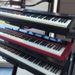 Compartir momentos melódicos con el teclado de un piano de Promúsica