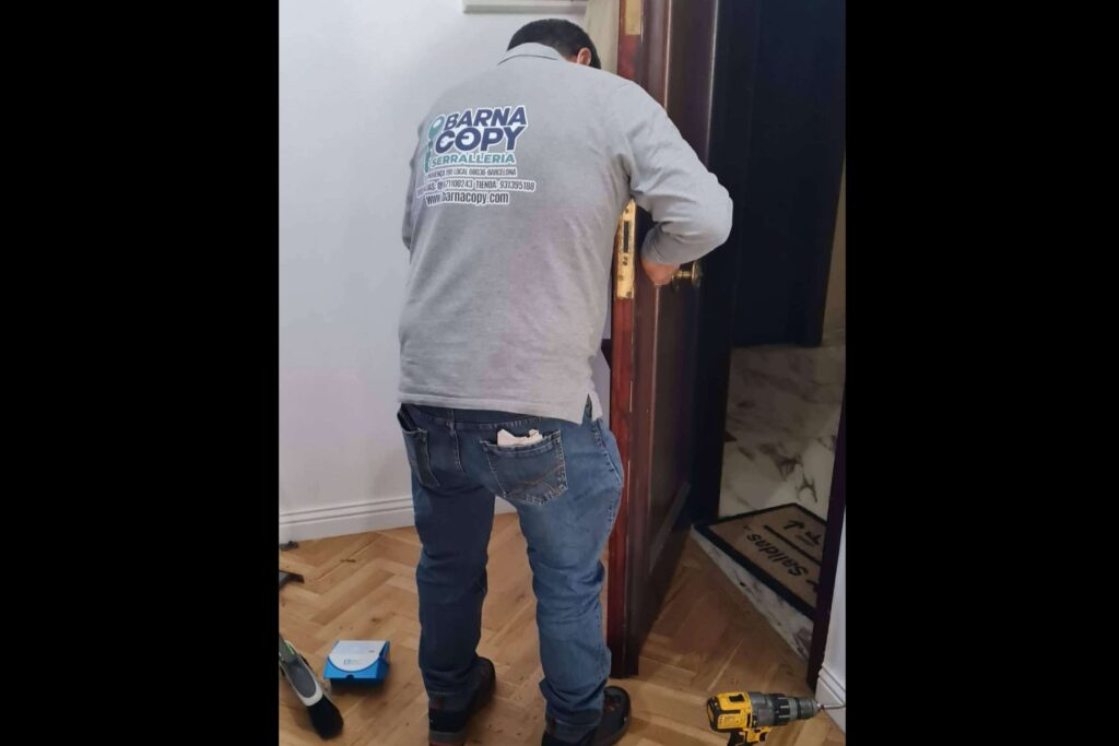 Barnacopy, especialistas en apertura de puertas sin roturas en Barcelona