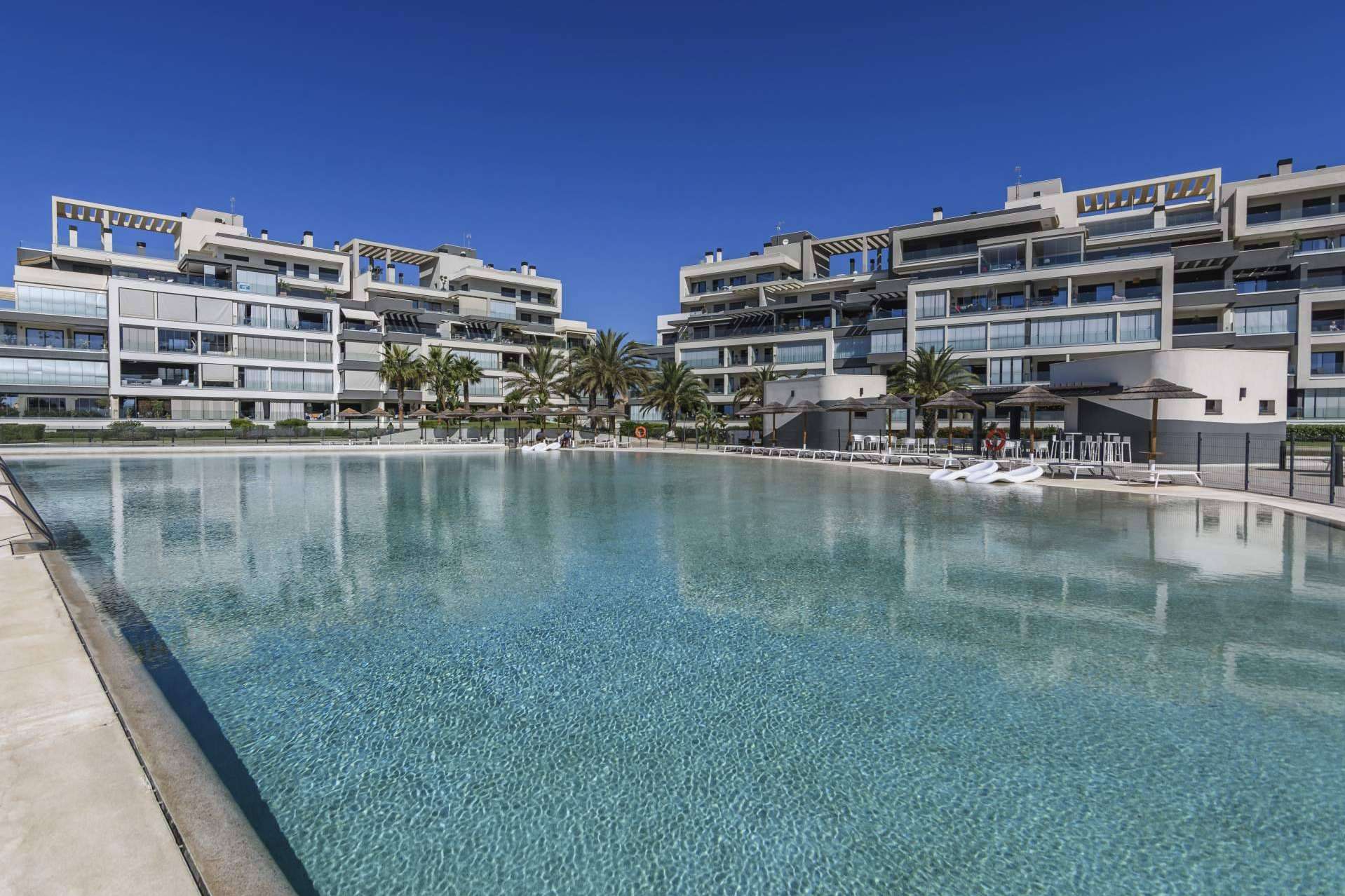 Solmares amplía su oferta de alquiler vacacional con nuevos apartamentos en primera línea de playa Solmares amplía su oferta de alquiler vacacional con nuevos apartamentos en primera línea de playa