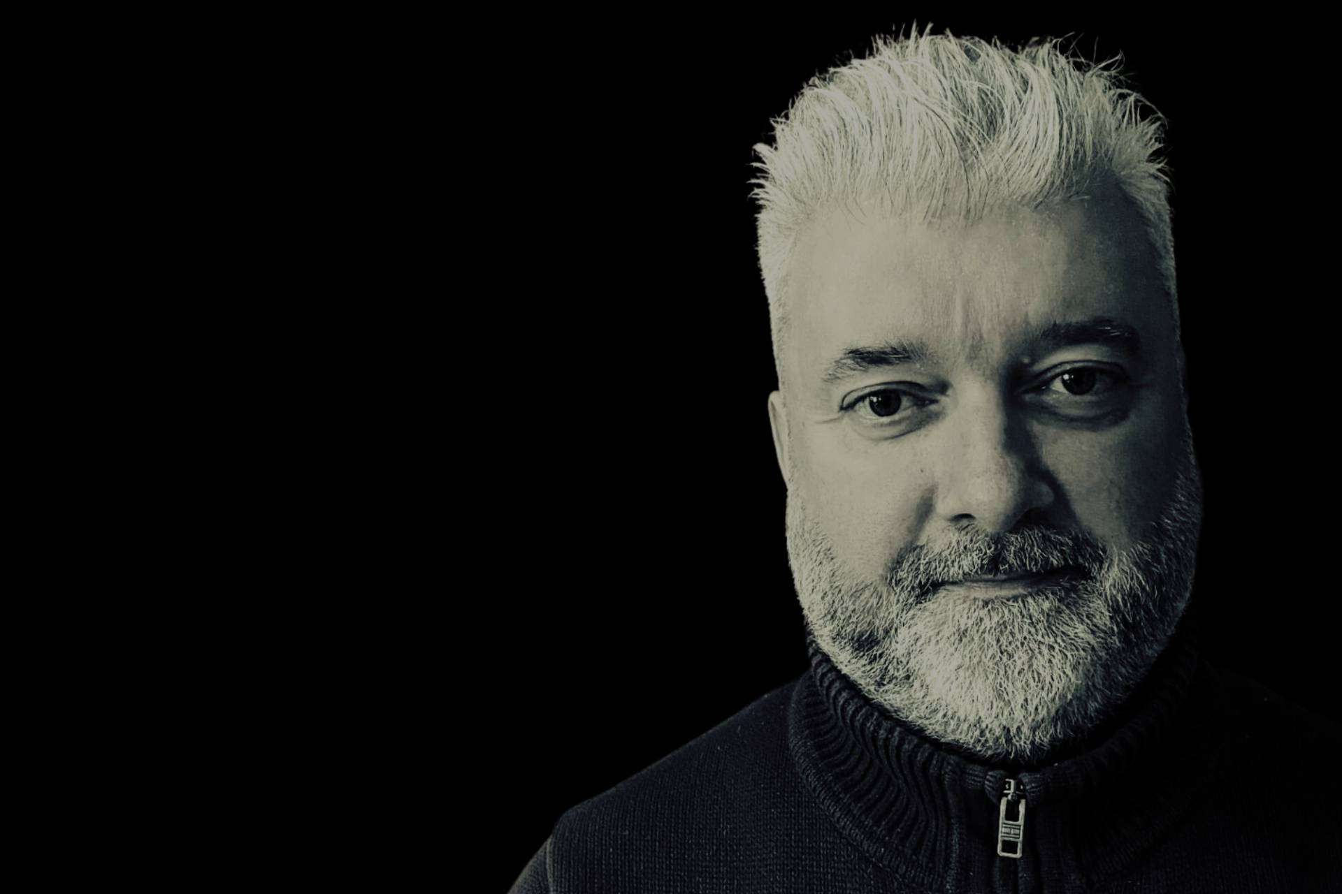 ‘El Arte No Se Vende Solo’; Antonio Sánchez Explica Cómo Convertirse en un Artista Exitoso
