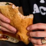 Un rincón de Nápoles en Barcelona con la pizza frita tradicional de Spaccanapoli Da Daniele