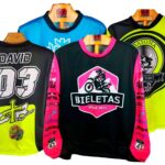 Personalización y resistencia en equipaciones offroad para la nueva temporada con ADHESIVOSEMBARRADOS