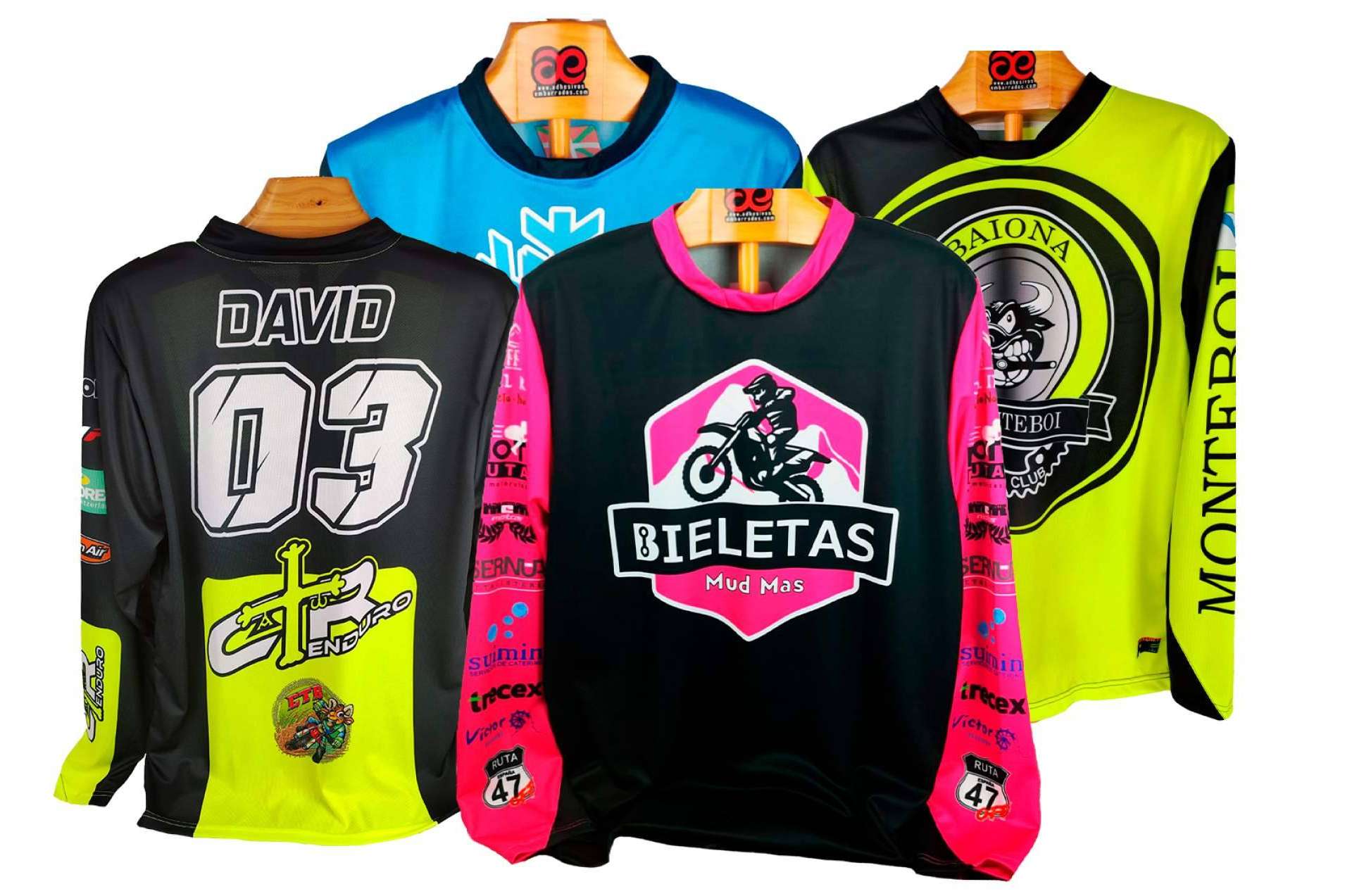 Personalización y resistencia en equipaciones offroad para la nueva temporada con ADHESIVOSEMBARRADOS Personalización y resistencia en equipaciones offroad para la nueva temporada con ADHESIVOSEMBARRADOS