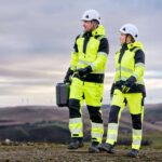 Uniforma, expertos en ropa de alta visibilidad personalizada para entornos laborales exigentes