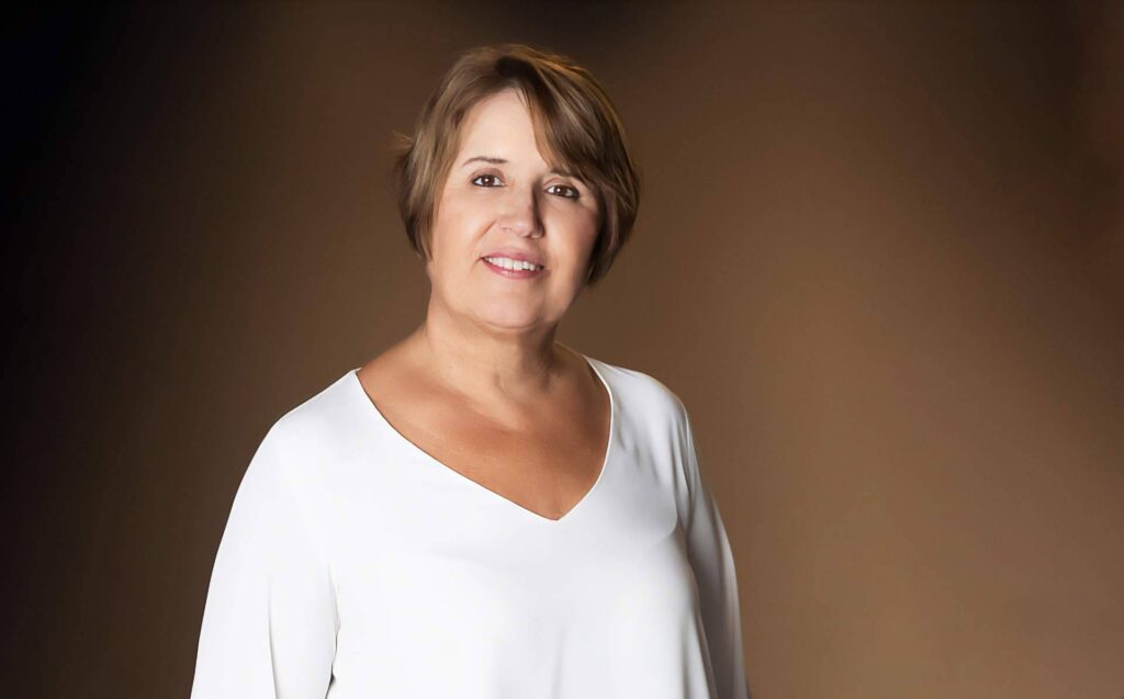 Descubriendo el tesoro interior; Antonia Fernández Barba presenta su nueva obra ´Mírate. Eres un tesoro de valor incalculable´.