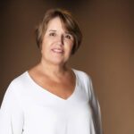 Descubriendo el tesoro interior; Antonia Fernández Barba presenta su nueva obra ´Mírate. Eres un tesoro de valor incalculable´.