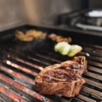 La chuleta vasca a la parrilla que está revolucionando el Barrio de Salamanca