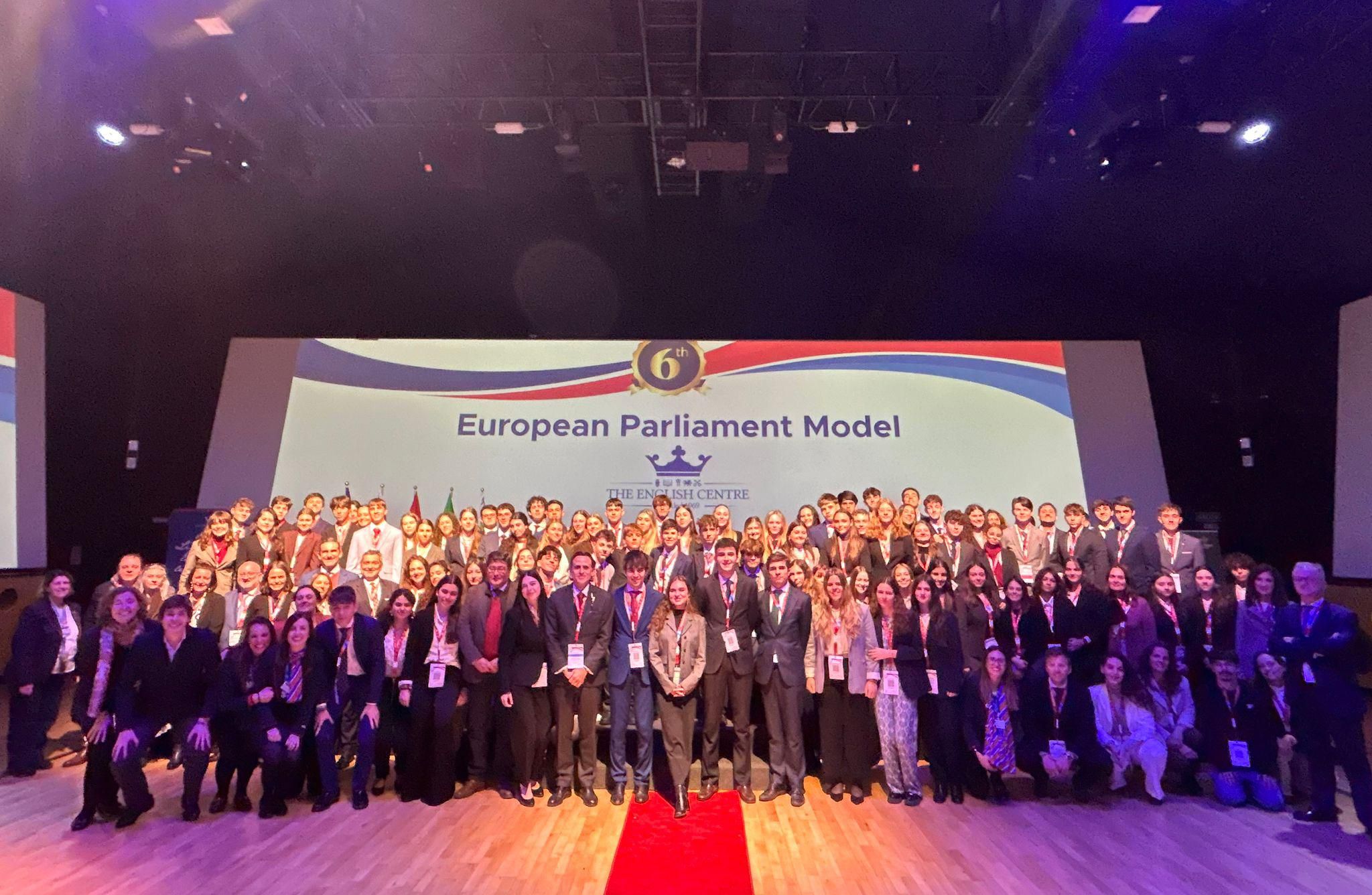 Jóvenes de Andalucía y Canarias trasladan a El Centro Inglés los debates del Parlamento Europeo