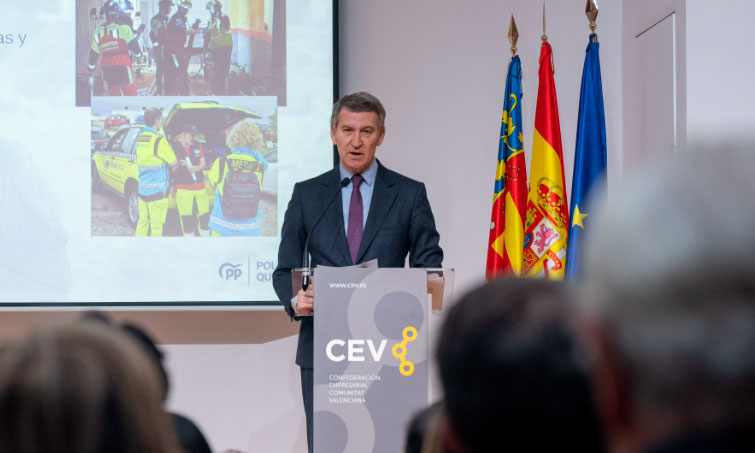 Feijóo convierte el Plan Valencia en el eje de su programa electoral con un compromiso total