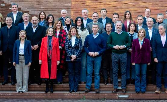 Feijóo lanza plan de choque con todos los alcaldes del PP para agilizar con urgencia la construcción de viviendas