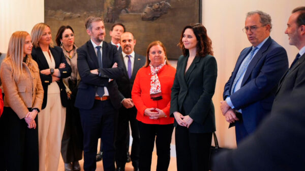 Rebelión contra Mónica García, Ayuso con Page, y la campaña de odiadores