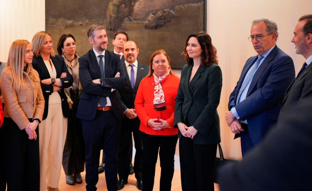 Rebelión contra Mónica García, Ayuso con Page, y la campaña de odiadores