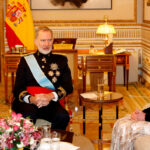 El Rey con Kareen Rispal, embajadora de Francia, en el tercer aniversario del brutal ataque de Putin a la Ucrania de Zelenski
