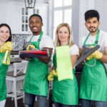 Comodidad y resistencia en el trabajo, SoloUniformes ofrece uniformes de limpieza de alta calidad