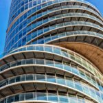 Diseño y remodelación arquitectónica para hogares modernos y funcionales