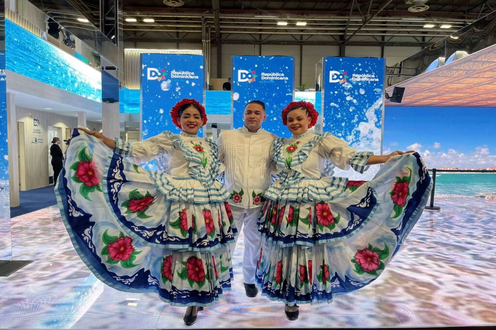 Gifinas captura la esencia de República Dominicana en su pañuelo Fitur 2025