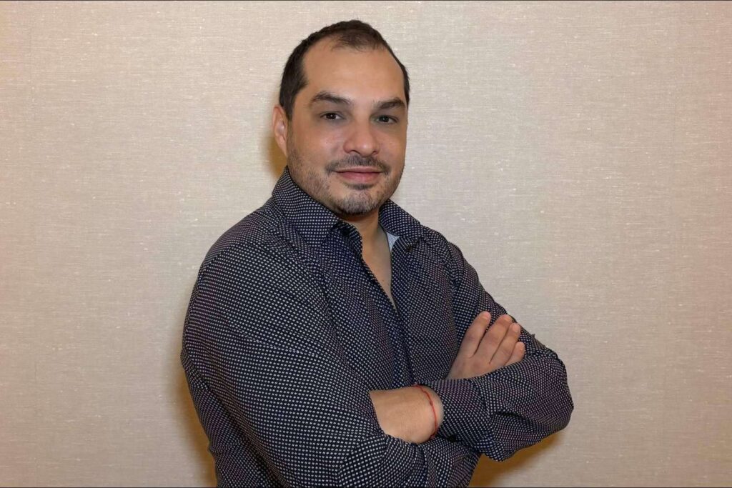 Entrevista al Dr. Diego Sturletti; ‘La feminización facial como proceso de afirmación personal’