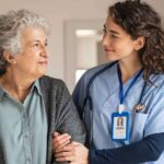 6 claves para saber cómo elegir un centro de día o residencia de ancianos