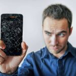 El impacto de una pantalla rota en la vida digital; más que un problema estético