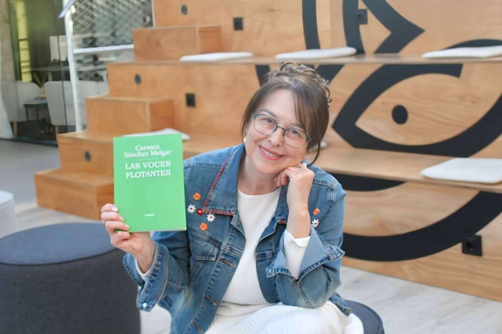 ‘Las voces flotantes’, el octavo poemario de Carmen Sánchez Melgar que está conquistando a los lectores
