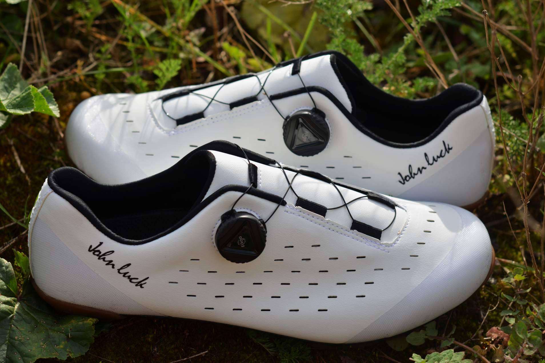 Solución para ciclistas, zapatillas de horma ancha de John Luck para rutas sin dolor