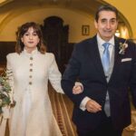 Decirle sí al frío con estilo; Unas de las mejores capas y abrigos para novias deValérie Moreau